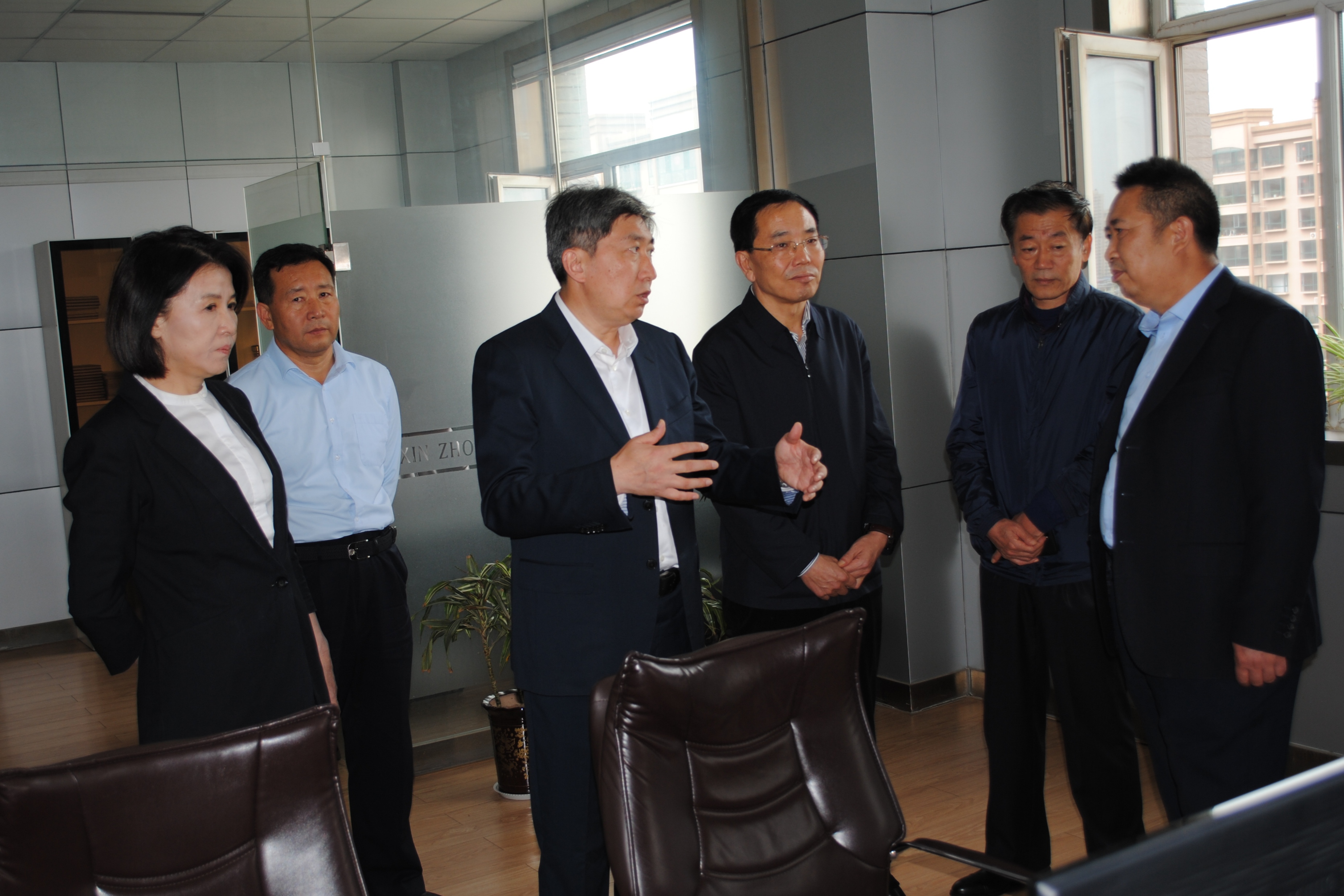 忻州市委副書記、市長朱曉東檢查國慶、中秋長假供水安全生產(chǎn)工作.jpg